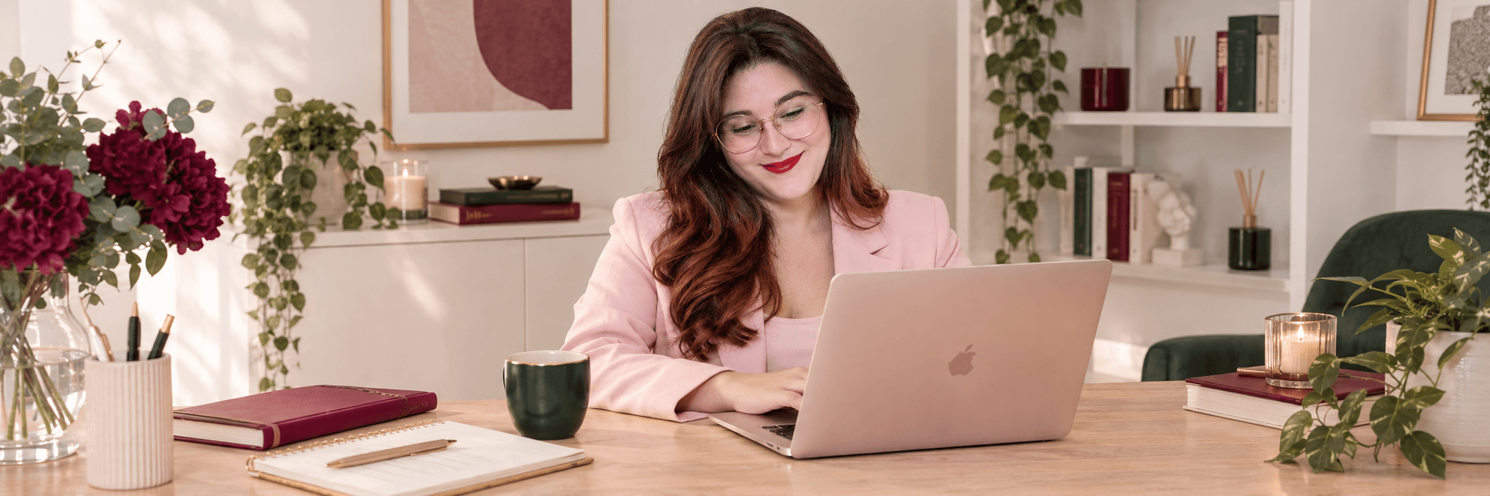 Jennifer Aller creando una estrategia digital para marca española